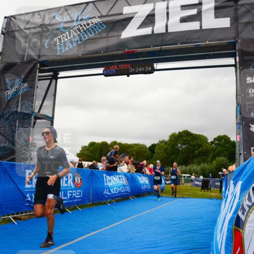 30.08.2026 - Elbe Triathlon Hamburg LAZAROV Photography http://msf.ph/oto/10088463 30.08.2026 12:24:35 Ziel 804, 925, 1672, 1700 meine-sportfotos.de
