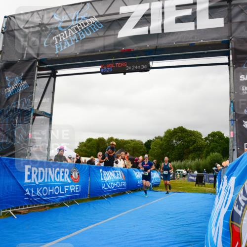 30.08.2026 - Elbe Triathlon Hamburg LAZAROV Photography http://msf.ph/oto/10088465 30.08.2026 12:24:35 Ziel 804, 925, 1672, 1700 meine-sportfotos.de