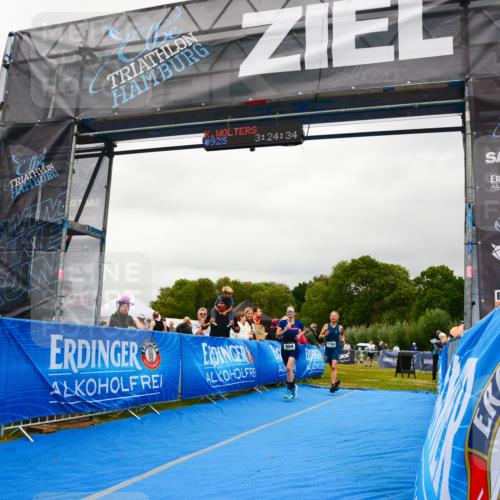 30.08.2026 - Elbe Triathlon Hamburg LAZAROV Photography http://msf.ph/oto/10088466 30.08.2026 12:24:35 Ziel 804, 925, 1672, 1700 meine-sportfotos.de