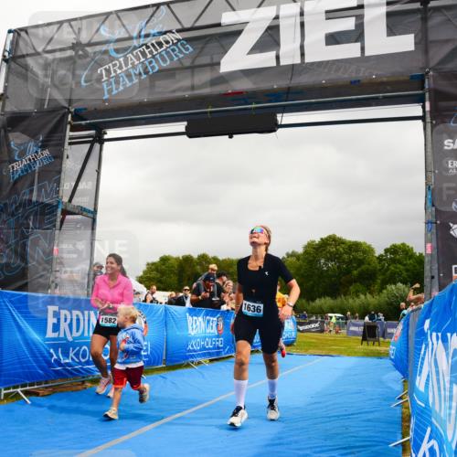 30.08.2026 - Elbe Triathlon Hamburg LAZAROV Photography http://msf.ph/oto/10088500 30.08.2026 12:25:36 Ziel 1582, 1585, 1636 meine-sportfotos.de