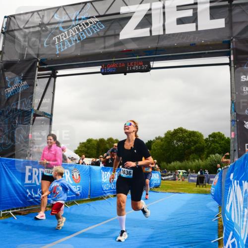 30.08.2026 - Elbe Triathlon Hamburg LAZAROV Photography http://msf.ph/oto/10088501 30.08.2026 12:25:36 Ziel 1582, 1585, 1636 meine-sportfotos.de