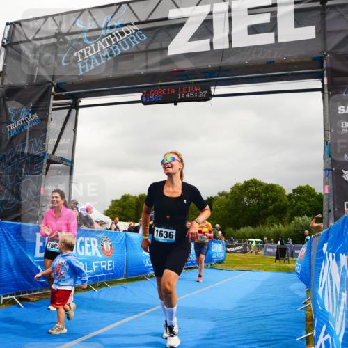 30.08.2026 - Elbe Triathlon Hamburg LAZAROV Photography http://msf.ph/oto/10088502 30.08.2026 12:25:36 Ziel 1582, 1585, 1636 meine-sportfotos.de