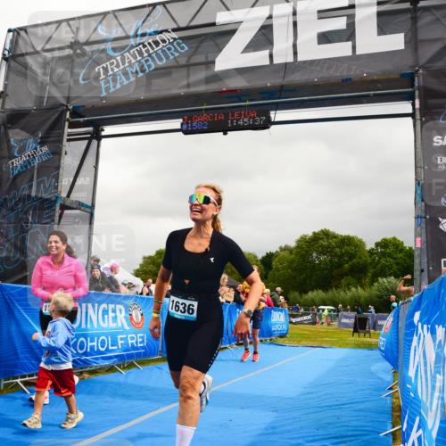 30.08.2026 - Elbe Triathlon Hamburg LAZAROV Photography http://msf.ph/oto/10088503 30.08.2026 12:25:36 Ziel 1582, 1585, 1636 meine-sportfotos.de