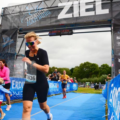 30.08.2026 - Elbe Triathlon Hamburg LAZAROV Photography http://msf.ph/oto/10088505 30.08.2026 12:25:37 Ziel 1582, 1585, 1636 meine-sportfotos.de