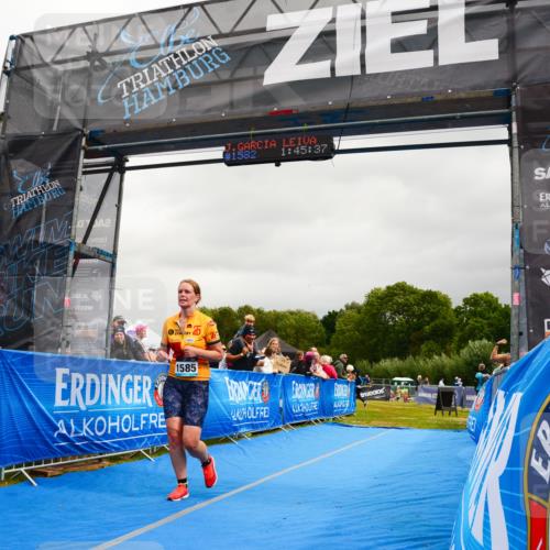 30.08.2026 - Elbe Triathlon Hamburg LAZAROV Photography http://msf.ph/oto/10088507 30.08.2026 12:25:38 Ziel 1582, 1585, 1636 meine-sportfotos.de
