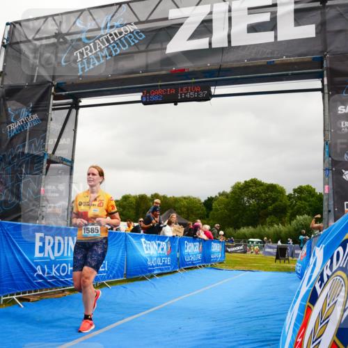 30.08.2026 - Elbe Triathlon Hamburg LAZAROV Photography http://msf.ph/oto/10088509 30.08.2026 12:25:38 Ziel 1582, 1585, 1636 meine-sportfotos.de