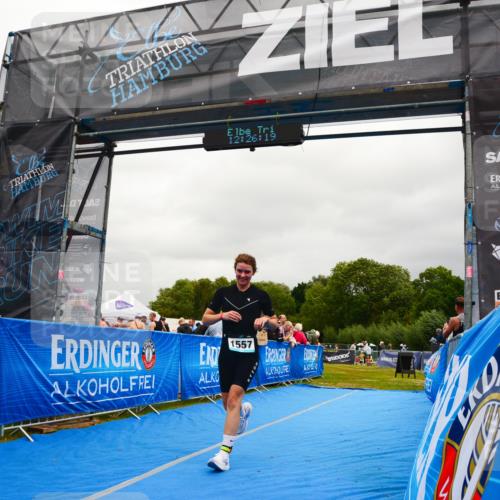 30.08.2026 - Elbe Triathlon Hamburg LAZAROV Photography http://msf.ph/oto/10088533 30.08.2026 12:26:20 Ziel 1557 meine-sportfotos.de