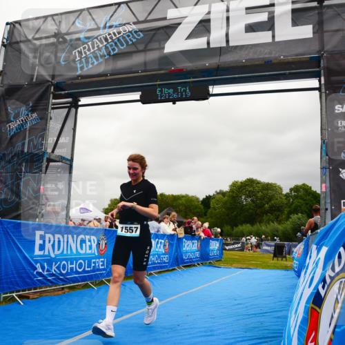 30.08.2026 - Elbe Triathlon Hamburg LAZAROV Photography http://msf.ph/oto/10088535 30.08.2026 12:26:21 Ziel 1557 meine-sportfotos.de