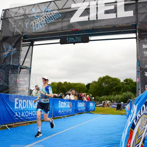 30.08.2026 - Elbe Triathlon Hamburg LAZAROV Photography http://msf.ph/oto/10088552 30.08.2026 12:26:52 Ziel 1628 meine-sportfotos.de