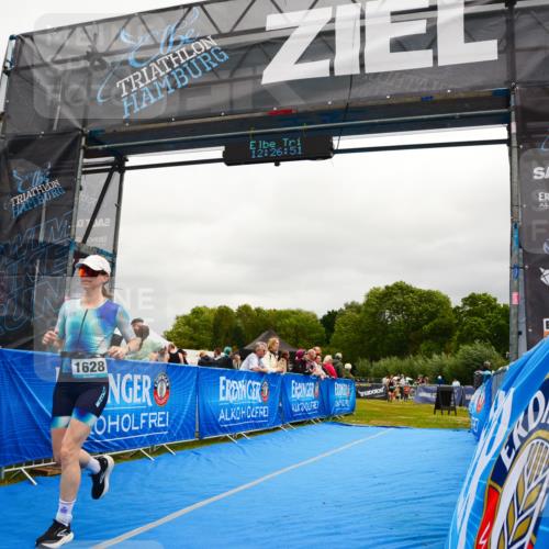 30.08.2026 - Elbe Triathlon Hamburg LAZAROV Photography http://msf.ph/oto/10088554 30.08.2026 12:26:52 Ziel 1628 meine-sportfotos.de