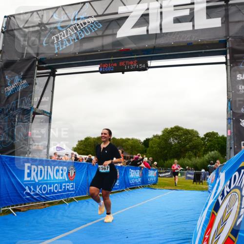 30.08.2026 - Elbe Triathlon Hamburg LAZAROV Photography http://msf.ph/oto/10088634 30.08.2026 12:27:55 Ziel 1567, 1656, 1661, 1682 meine-sportfotos.de