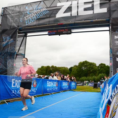 30.08.2026 - Elbe Triathlon Hamburg LAZAROV Photography http://msf.ph/oto/10088668 30.08.2026 12:28:32 Ziel 1520 meine-sportfotos.de