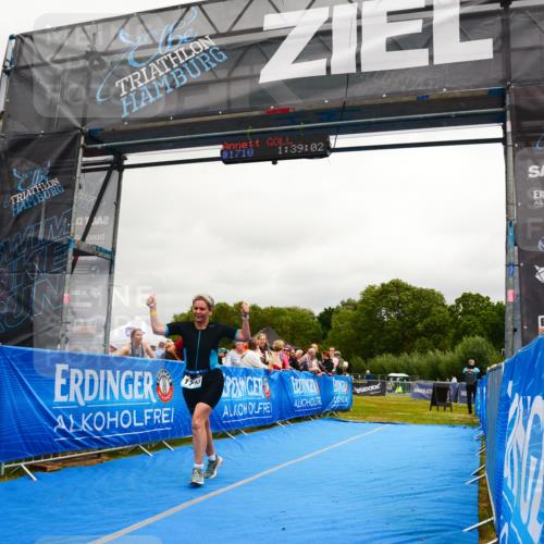 30.08.2026 - Elbe Triathlon Hamburg LAZAROV Photography http://msf.ph/oto/10088678 30.08.2026 12:29:01 Ziel 1710 meine-sportfotos.de