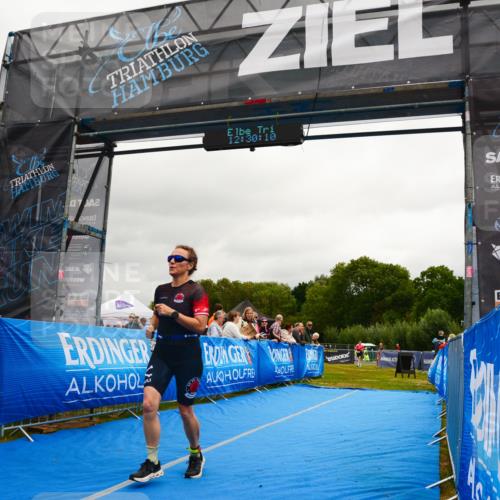 30.08.2026 - Elbe Triathlon Hamburg LAZAROV Photography http://msf.ph/oto/10088687 30.08.2026 12:30:11 Ziel 1685 meine-sportfotos.de