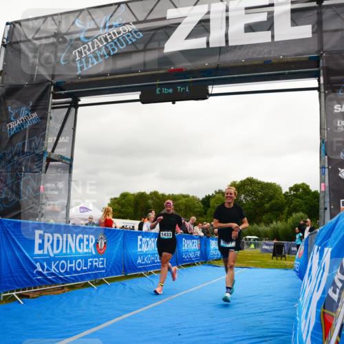 30.08.2026 - Elbe Triathlon Hamburg LAZAROV Photography http://msf.ph/oto/10088701 30.08.2026 12:30:33 Ziel 1418, 1433, 1667 meine-sportfotos.de