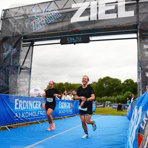 30.08.2026 - Elbe Triathlon Hamburg LAZAROV Photography http://msf.ph/oto/10088704 30.08.2026 12:30:34 Ziel 1418, 1433, 1667 meine-sportfotos.de