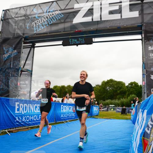 30.08.2026 - Elbe Triathlon Hamburg LAZAROV Photography http://msf.ph/oto/10088705 30.08.2026 12:30:34 Ziel 1418, 1433, 1667 meine-sportfotos.de