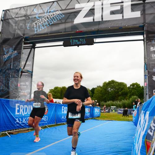30.08.2026 - Elbe Triathlon Hamburg LAZAROV Photography http://msf.ph/oto/10088706 30.08.2026 12:30:34 Ziel 1418, 1433, 1667 meine-sportfotos.de