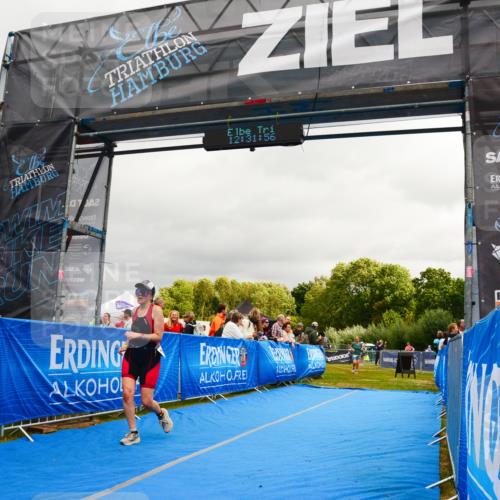 30.08.2026 - Elbe Triathlon Hamburg LAZAROV Photography http://msf.ph/oto/10088721 30.08.2026 12:31:58 Ziel 1644, 1657 meine-sportfotos.de
