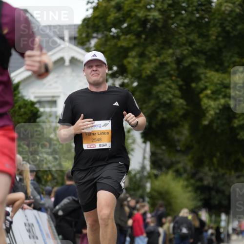 30.08.2026 - Blankeneser Heldenlauf Patografie http://msf.ph/oto/10088944 30.08.2026 11:44:58 Ziel 2296, 2548 meine-sportfotos.de