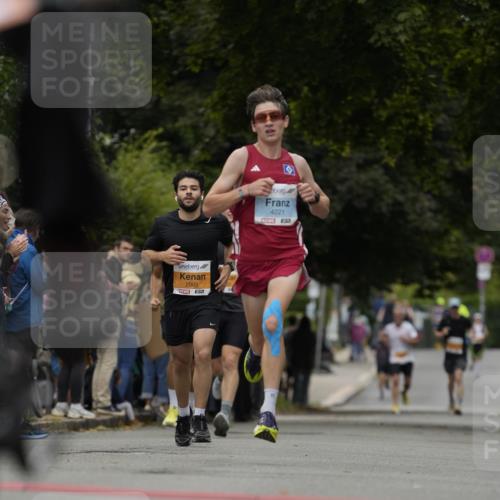 30.08.2026 - Blankeneser Heldenlauf Patografie http://msf.ph/oto/10089011 30.08.2026 11:46:36 Ziel 2005, 2421, 2929, 4221 meine-sportfotos.de