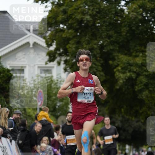 30.08.2026 - Blankeneser Heldenlauf Patografie http://msf.ph/oto/10089015 30.08.2026 11:46:39 Ziel 2005, 2421, 2435, 2798, 2929, 4221 meine-sportfotos.de
