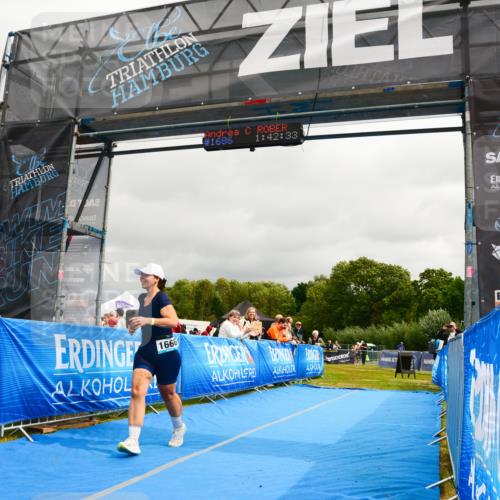 30.08.2026 - Elbe Triathlon Hamburg LAZAROV Photography http://msf.ph/oto/10089184 30.08.2026 12:32:58 Ziel 1666 meine-sportfotos.de