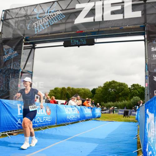 30.08.2026 - Elbe Triathlon Hamburg LAZAROV Photography http://msf.ph/oto/10089187 30.08.2026 12:32:58 Ziel 1666 meine-sportfotos.de