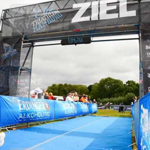 30.08.2026 - Elbe Triathlon Hamburg LAZAROV Photography http://msf.ph/oto/10089193 30.08.2026 12:32:59 Ziel 1666 meine-sportfotos.de