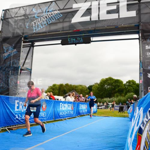 30.08.2026 - Elbe Triathlon Hamburg LAZAROV Photography http://msf.ph/oto/10089208 30.08.2026 12:33:35 Ziel 1651, 1693 meine-sportfotos.de