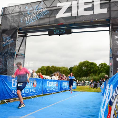 30.08.2026 - Elbe Triathlon Hamburg LAZAROV Photography http://msf.ph/oto/10089210 30.08.2026 12:33:36 Ziel 1651, 1693 meine-sportfotos.de