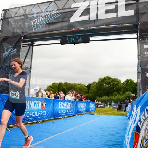 30.08.2026 - Elbe Triathlon Hamburg LAZAROV Photography http://msf.ph/oto/10089256 30.08.2026 12:33:56 Ziel 1592 meine-sportfotos.de
