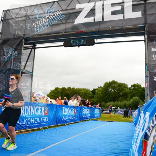 30.08.2026 - Elbe Triathlon Hamburg LAZAROV Photography http://msf.ph/oto/10089287 30.08.2026 12:35:07 Ziel 1674, 1704 meine-sportfotos.de