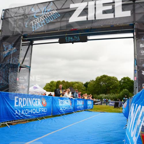 30.08.2026 - Elbe Triathlon Hamburg LAZAROV Photography http://msf.ph/oto/10089337 30.08.2026 12:37:29 Ziel 1736 meine-sportfotos.de