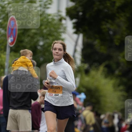 30.08.2026 - Blankeneser Heldenlauf Patografie http://msf.ph/oto/10089344 30.08.2026 11:51:14 Ziel 2158, 2159, 2504, 2799 meine-sportfotos.de