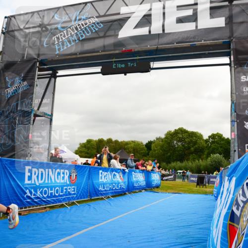 30.08.2026 - Elbe Triathlon Hamburg LAZAROV Photography http://msf.ph/oto/10089372 30.08.2026 12:38:50 Ziel 1724 meine-sportfotos.de