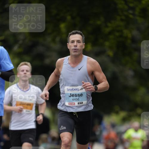 30.08.2026 - Blankeneser Heldenlauf Patografie http://msf.ph/oto/10089455 30.08.2026 11:52:38 Ziel 2016, 2627, 2911, 2944, 4456 meine-sportfotos.de