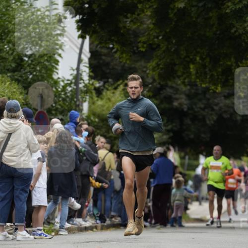 30.08.2026 - Blankeneser Heldenlauf Patografie http://msf.ph/oto/10089471 30.08.2026 11:52:45 Ziel 2016, 2635, 2911, 4456 meine-sportfotos.de