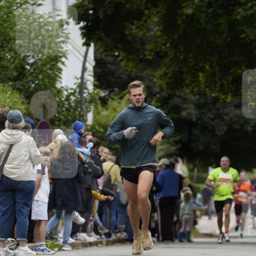 30.08.2026 - Blankeneser Heldenlauf Patografie http://msf.ph/oto/10089473 30.08.2026 11:52:45 Ziel 2016, 2635, 2911, 4456 meine-sportfotos.de