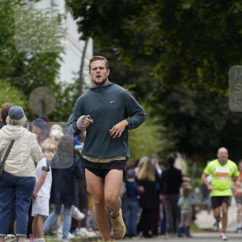 30.08.2026 - Blankeneser Heldenlauf Patografie http://msf.ph/oto/10089478 30.08.2026 11:52:47 Ziel 2016, 2635, 2911, 4456 meine-sportfotos.de