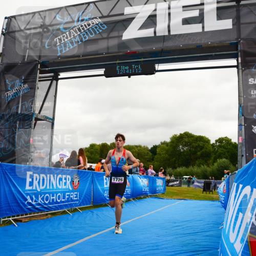 30.08.2026 - Elbe Triathlon Hamburg LAZAROV Photography http://msf.ph/oto/10089498 30.08.2026 12:41:13 Ziel 1726, 1752 meine-sportfotos.de