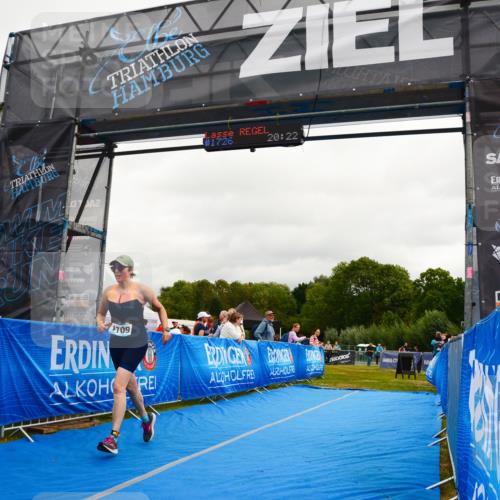 30.08.2026 - Elbe Triathlon Hamburg LAZAROV Photography http://msf.ph/oto/10089511 30.08.2026 12:41:35 Ziel 1709 meine-sportfotos.de