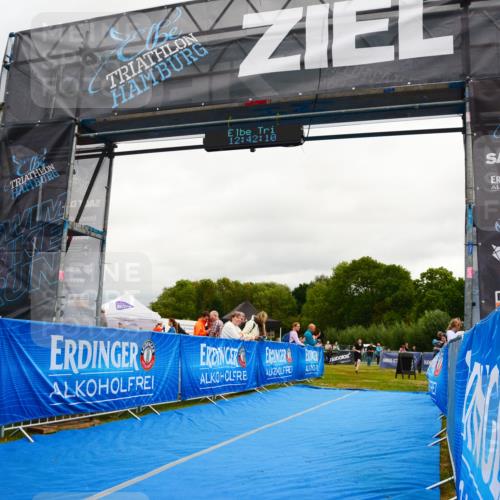 30.08.2026 - Elbe Triathlon Hamburg LAZAROV Photography http://msf.ph/oto/10089533 30.08.2026 12:42:11 Ziel 1727, 1746 meine-sportfotos.de