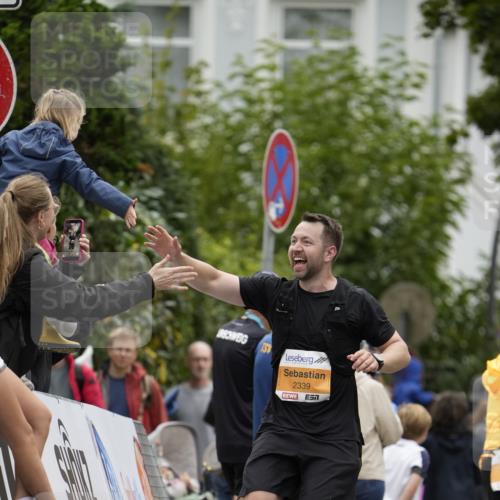 30.08.2026 - Blankeneser Heldenlauf Patografie http://msf.ph/oto/10089536 30.08.2026 11:53:20 Ziel 2004, 2339, 2404, 2453 meine-sportfotos.de