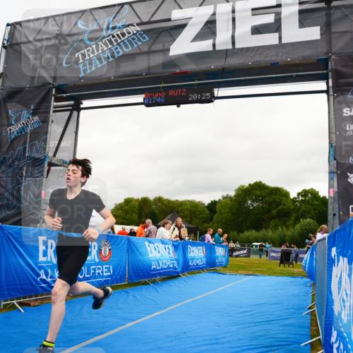 30.08.2026 - Elbe Triathlon Hamburg LAZAROV Photography http://msf.ph/oto/10089540 30.08.2026 12:42:17 Ziel 1727 meine-sportfotos.de