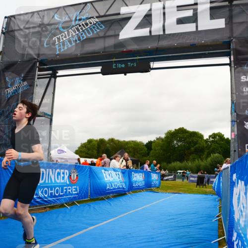 30.08.2026 - Elbe Triathlon Hamburg LAZAROV Photography http://msf.ph/oto/10089542 30.08.2026 12:42:17 Ziel 1727 meine-sportfotos.de