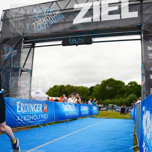 30.08.2026 - Elbe Triathlon Hamburg LAZAROV Photography http://msf.ph/oto/10089544 30.08.2026 12:42:17 Ziel 1727 meine-sportfotos.de