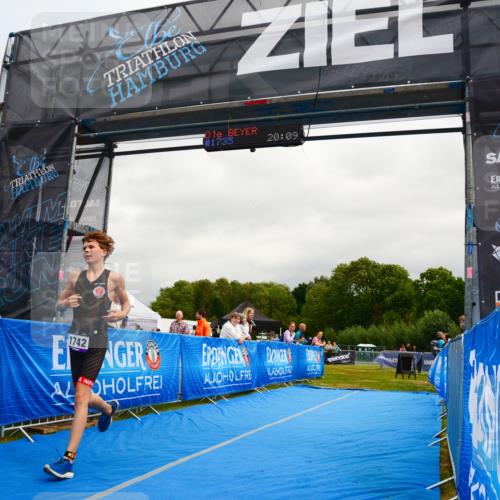 30.08.2026 - Elbe Triathlon Hamburg LAZAROV Photography http://msf.ph/oto/10089560 30.08.2026 12:43:49 Ziel 1742 meine-sportfotos.de