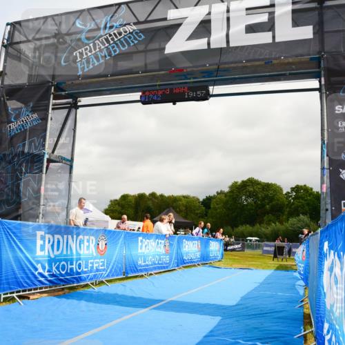 30.08.2026 - Elbe Triathlon Hamburg LAZAROV Photography http://msf.ph/oto/10089581 30.08.2026 12:43:57 Ziel  meine-sportfotos.de