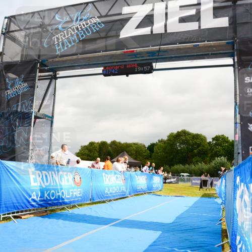 30.08.2026 - Elbe Triathlon Hamburg LAZAROV Photography http://msf.ph/oto/10089587 30.08.2026 12:43:59 Ziel  meine-sportfotos.de
